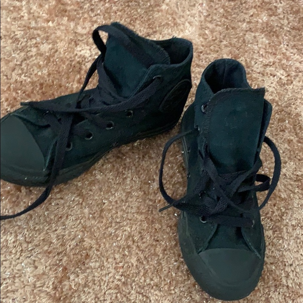 Kids all black Chuck Taylor (worn once)